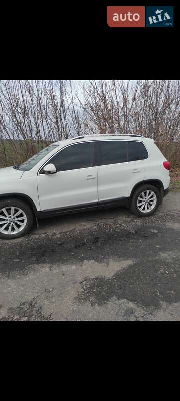 Внедорожник / Кроссовер Volkswagen Tiguan 2015 в Хмельницком