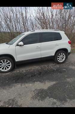 Внедорожник / Кроссовер Volkswagen Tiguan 2015 в 