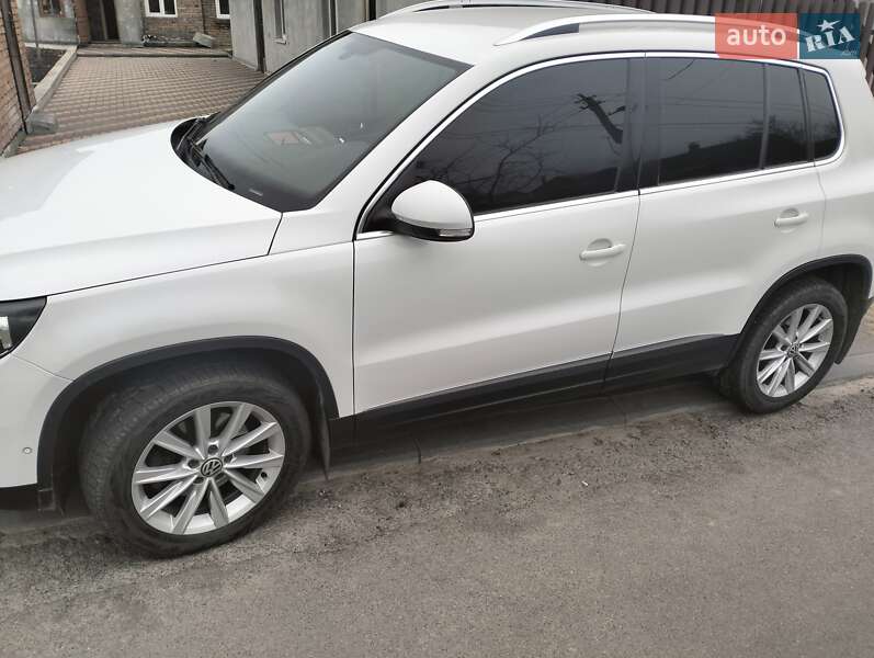 Внедорожник / Кроссовер Volkswagen Tiguan 2015 в Хмельницком