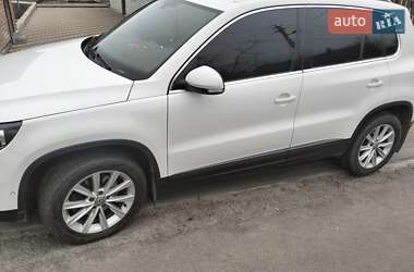 Внедорожник / Кроссовер Volkswagen Tiguan 2015 в 