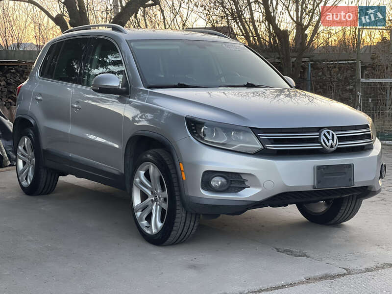 Внедорожник / Кроссовер Volkswagen Tiguan 2011 в Владимире