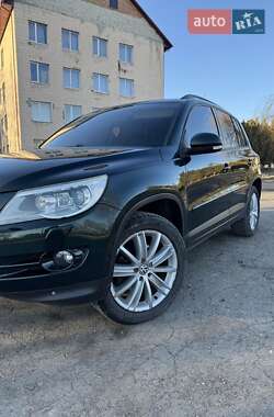 Внедорожник / Кроссовер Volkswagen Tiguan 2010 в Кременце