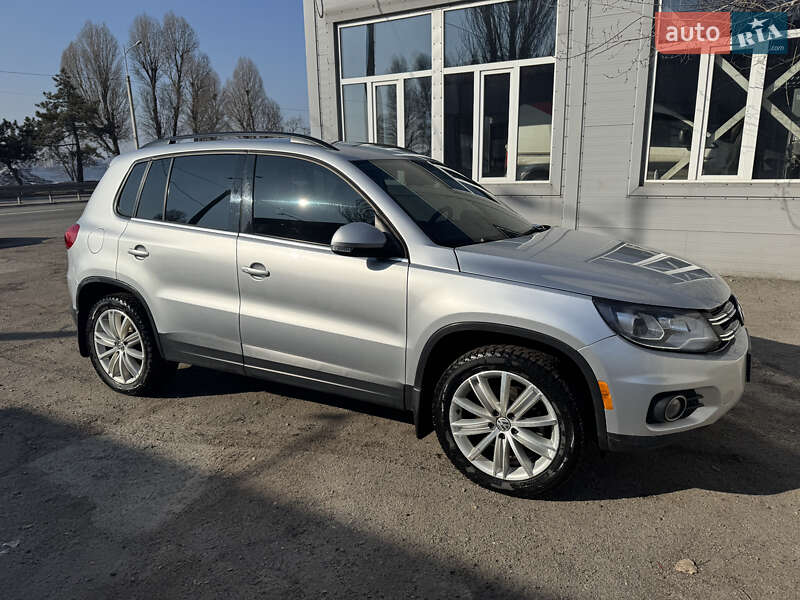 Внедорожник / Кроссовер Volkswagen Tiguan 2015 в 