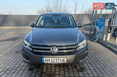 Внедорожник / Кроссовер Volkswagen Tiguan 2012 в 