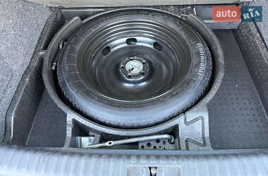 Внедорожник / Кроссовер Volkswagen Tiguan 2012 в 