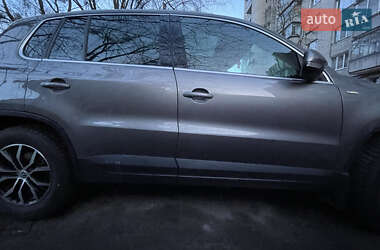 Позашляховик / Кросовер Volkswagen Tiguan 2010 в 