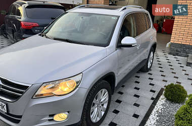 Внедорожник / Кроссовер Volkswagen Tiguan 2009 в 