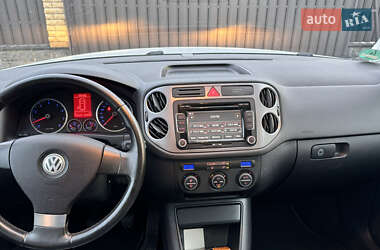 Внедорожник / Кроссовер Volkswagen Tiguan 2009 в 