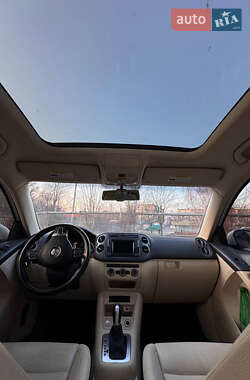 Внедорожник / Кроссовер Volkswagen Tiguan 2016 в 