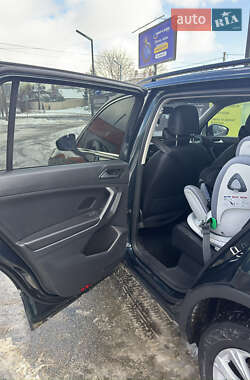 Внедорожник / Кроссовер Volkswagen Tiguan 2018 в 