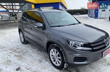 Позашляховик / Кросовер Volkswagen Tiguan 2015 в Києві