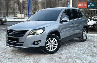 Позашляховик / Кросовер Volkswagen Tiguan 2010 в Харкові