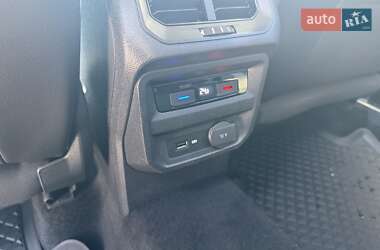 Внедорожник / Кроссовер Volkswagen Tiguan 2018 в 