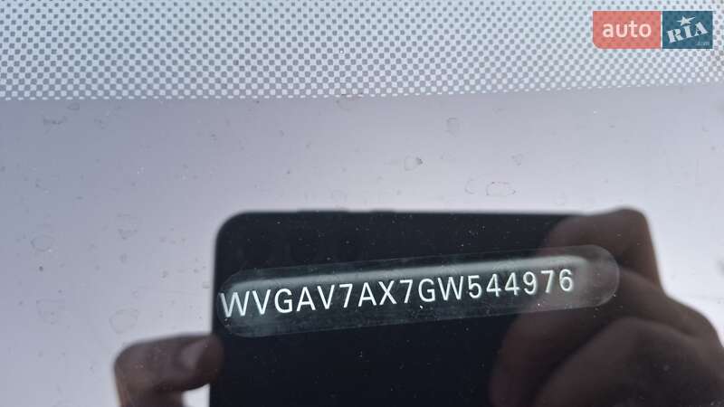 Внедорожник / Кроссовер Volkswagen Tiguan 2015 в Ворзеле