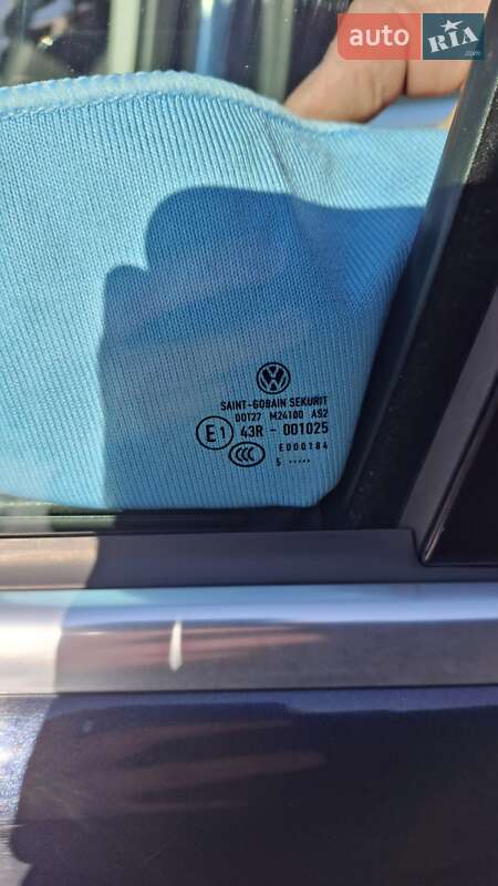 Внедорожник / Кроссовер Volkswagen Tiguan 2015 в Ворзеле