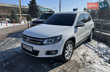 Позашляховик / Кросовер Volkswagen Tiguan 2015 в Києві