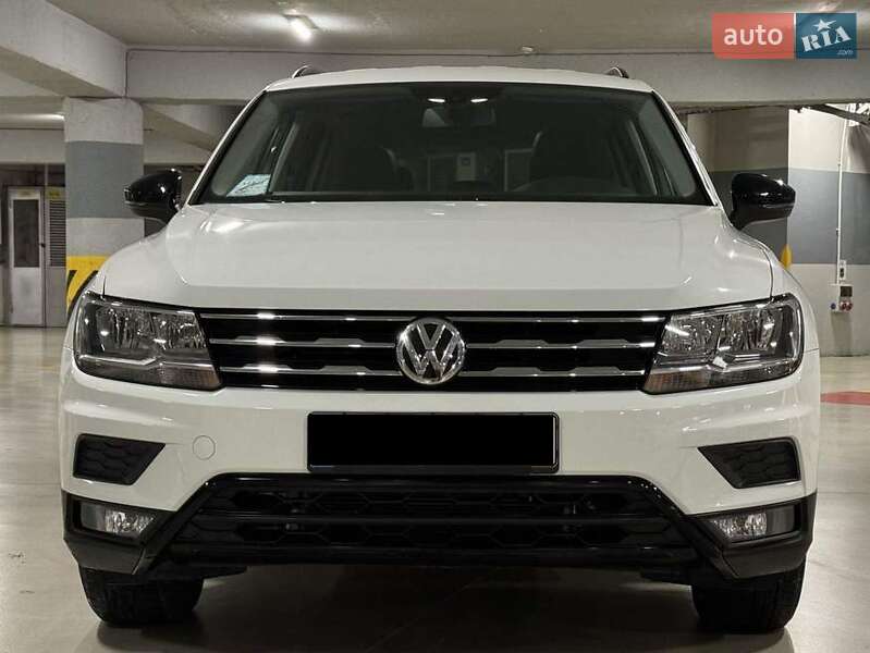 Позашляховик / Кросовер Volkswagen Tiguan 2019 в 