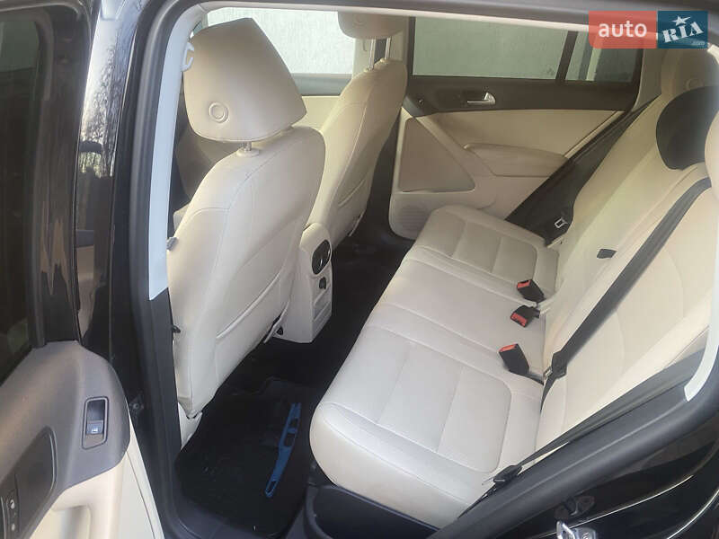 Внедорожник / Кроссовер Volkswagen Tiguan 2015 в Ровно