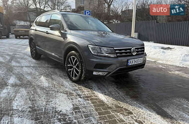 Внедорожник / Кроссовер Volkswagen Tiguan 2017 в Хмельницком