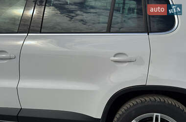 Внедорожник / Кроссовер Volkswagen Tiguan 2010 в 