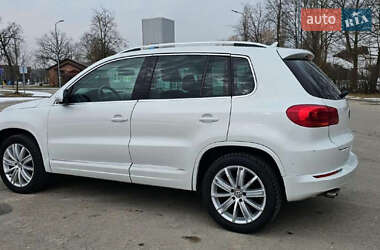 Позашляховик / Кросовер Volkswagen Tiguan 2015 в 