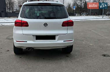 Позашляховик / Кросовер Volkswagen Tiguan 2015 в 