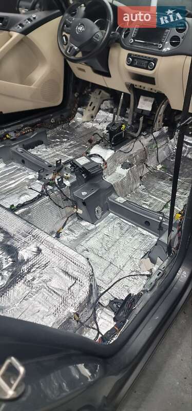 Внедорожник / Кроссовер Volkswagen Tiguan 2012 в Черновцах