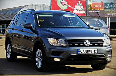 Позашляховик / Кросовер Volkswagen Tiguan 2017 в  фото 2 Позашляховик / Кросовер Volkswagen Tiguan 2017 в