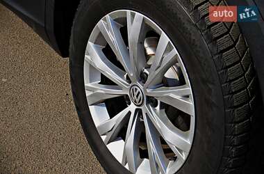 Позашляховик / Кросовер Volkswagen Tiguan 2017 в  фото 5 Позашляховик / Кросовер Volkswagen Tiguan 2017 в