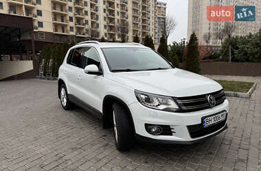 Позашляховик / Кросовер Volkswagen Tiguan 2015 в Одесі