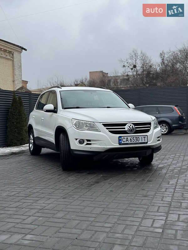 Внедорожник / Кроссовер Volkswagen Tiguan 2009 в 