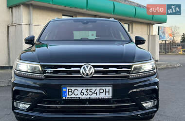 Внедорожник / Кроссовер Volkswagen Tiguan 2017 в 