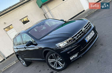 Внедорожник / Кроссовер Volkswagen Tiguan 2017 в 