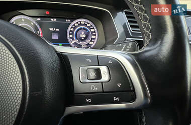 Внедорожник / Кроссовер Volkswagen Tiguan 2017 в 