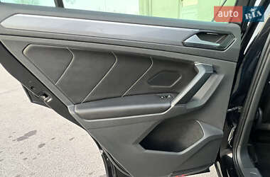 Внедорожник / Кроссовер Volkswagen Tiguan 2017 в 