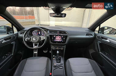 Внедорожник / Кроссовер Volkswagen Tiguan 2017 в 