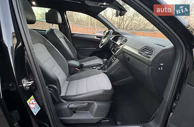 Внедорожник / Кроссовер Volkswagen Tiguan 2017 в 