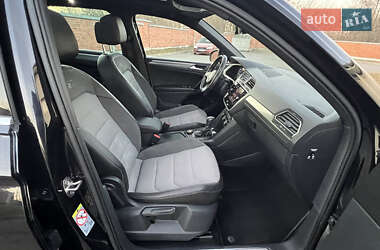 Внедорожник / Кроссовер Volkswagen Tiguan 2017 в 
