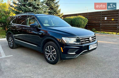 Внедорожник / Кроссовер Volkswagen Tiguan 2020 в 