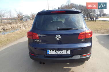 Внедорожник / Кроссовер Volkswagen Tiguan 2015 в 