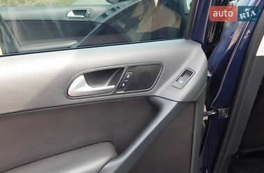 Внедорожник / Кроссовер Volkswagen Tiguan 2015 в 