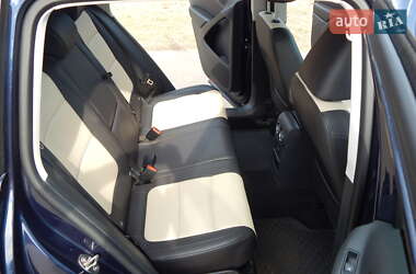 Внедорожник / Кроссовер Volkswagen Tiguan 2015 в 