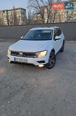 Внедорожник / Кроссовер Volkswagen Tiguan 2017 в Каменском