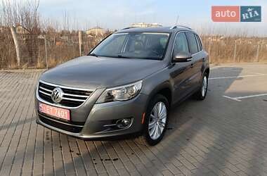 Внедорожник / Кроссовер Volkswagen Tiguan 2010 в Дубно