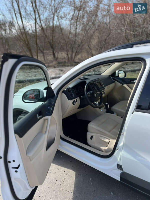 Позашляховик / Кросовер Volkswagen Tiguan 2015 в Ізяславі