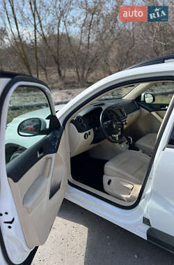 Внедорожник / Кроссовер Volkswagen Tiguan 2015 в 