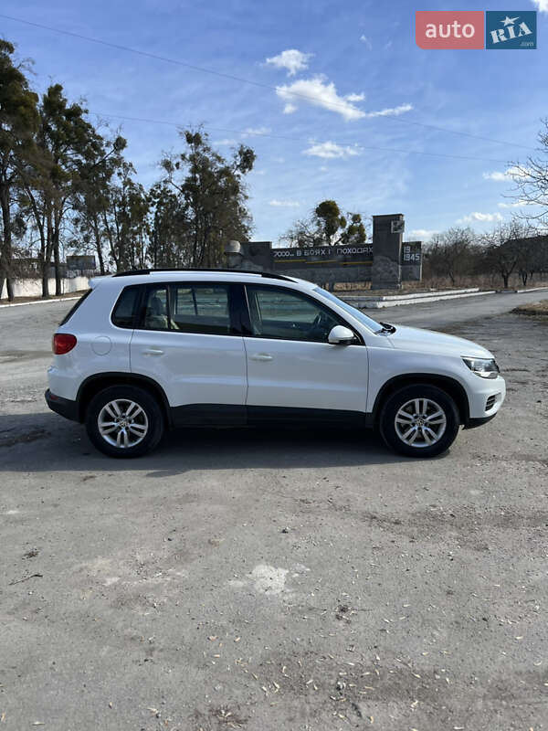 Позашляховик / Кросовер Volkswagen Tiguan 2015 в Ізяславі
