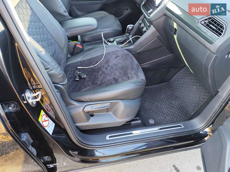 Внедорожник / Кроссовер Volkswagen Tiguan 2018 в Хмельницком