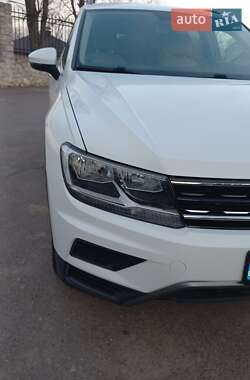 Внедорожник / Кроссовер Volkswagen Tiguan 2018 в 