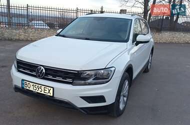 Внедорожник / Кроссовер Volkswagen Tiguan 2018 в 